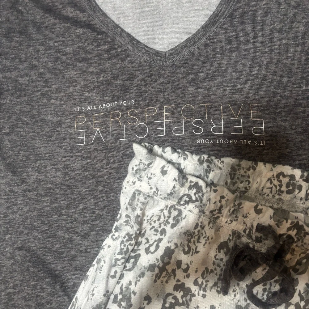 2 sets‎ of pajamas